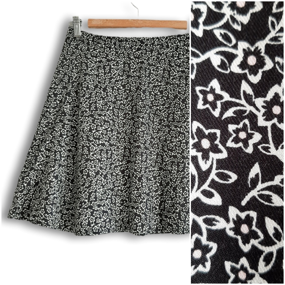 TALULA Aritzia Ditsy Floral Skater A-Line Mini Light Skirt Black White B&W Sz 6